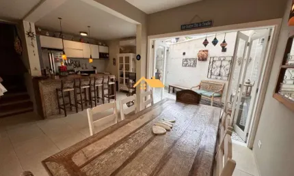 Condomínio  Azaleias em Juquehy, São Sebastião-SP: 4 Quartos, 2 Suítes, 2 Salas, 3 Banheiros, 1 Vaga, 130m² de Área!