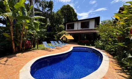 Casa  no condomínio baleião  alto padrão na baleia, são sebastião-sp com 5 quartos, 5 suítes e 354m².