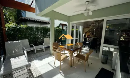 Casa de Condomínio à Venda em Juquehy: 4 Quartos, 3 Suítes, 2 Salas e 155m² de Luxo em São Sebastião-SP!