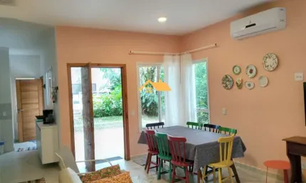 Locação de Casa em Condomínio na Praia de Juquehy, São Sebastião-SP: 4 Quartos, 4 Suítes, 2 Salas, 4 Banheiros, 2 Vagas, 151 m².