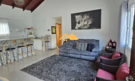Casa a 300 metros da praia  em Juquehy, escritura definitiva- São Sebastião-SP: 2 Quartos, 1 Suíte, 1 Sala, 2 Banheiros, 3 Vagas de Garagem - 70m².