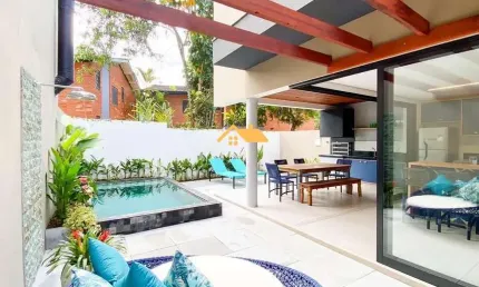 Casa de luxo em condomínio: 3 quartos, 3 suítes, 2 salas, 3 banheiros, 2 vagas na cidade de São Sebastião-SP, Juquehy - 150m².