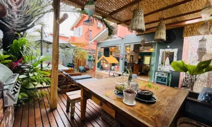 Casa em Condomínio à Venda em Camburi, São Sebastião-SP  3 Quartos, 3 Suítes, 2 Salas, 3 Banheiros, 2 Vagas  107m².