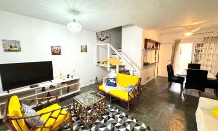 Casa em condomínio frente ao mar na Barra do Una, São Sebastião-SP: 3 quartos, 1 suíte, 2 salas, 3 banheiros, 2 vagas, 130m².