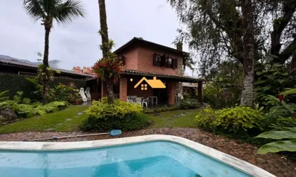 Casa de 5 quartos em juquehy, são sebastião-sp: 3 suítes, 2 salas, 4 banheiros, 4 vagas de garagem, 200m² de área.