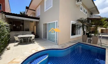 Casa de Luxo em Condomínio: 5 Quartos, 5 Suítes, 2 Salas, 5 Banheiros, 3 Vagas de Garagem - Juquehy, São Sebastião-SP