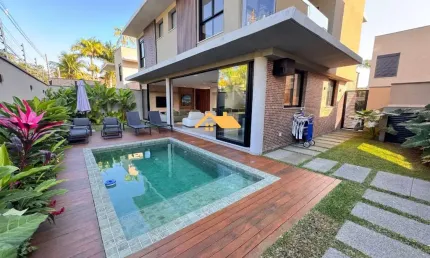 Sobrado em condomínio a 250 metros da praia em Juquehy, São Sebastião-SP: 280m² de puro luxo!