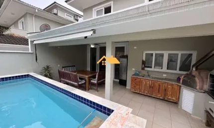 Casa de Luxo em Condomínio: 4 Quartos, 4 Suítes, 3 Salas, 4 Banheiros, 3 Vagas, 240m² em Juquehy, São Sebastião-SP.