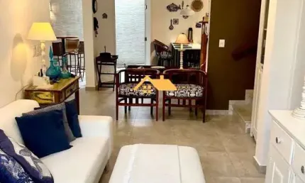 Casa  em condomínio à venda em juquehy, são sebastião-sp: 4 quartos, 2 suítes, salas amplas e garagem.