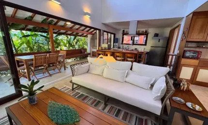 Casa de Luxo em Condomínio à Venda em Camburi, São Sebastião-SP: 5 Quartos, 3 Suítes, 4 Banheiros, 3 Vagas, 188m².