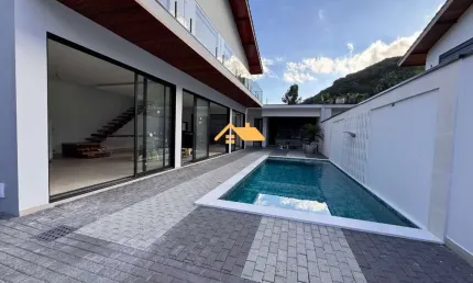 Sobrado novo  à venda em Juquehy, São Sebastião-SP! 3 quartos, 3 suítes, 2 salas, 4 banheiros, 3 vagas de garagem, 250,00 m² de área.