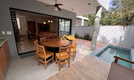 Casa em Condomínio  3 suítes, 2 salas, 4 vagas  Maresias, São Sebastião-SP  Locação Anual 12 meses  120m²  Aproveite!