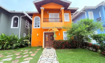 Sobrado para locacao anual  em Juquehy- 3 Quartos, 2 Suítes, 2 Salas, 3 Banheiros, 2 Vagas de Garagem - 136m² - São Sebastião-SP