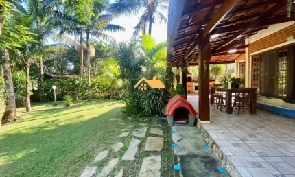 Imperdível Casa de 4 Quartos na Praia de Maresias - 1 Suíte, 2 Salas, 3 Banheiros, 3 Vagas - 180m² em São Sebastião-SP