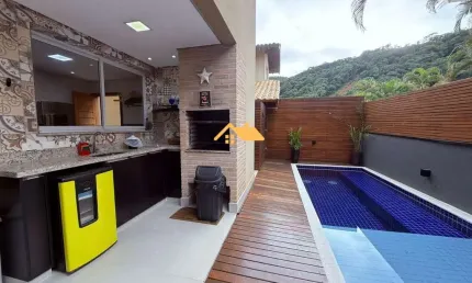 Casa com piscina em Camburi, São Sebastião-SP: 3 Quartos, 3 Suítes, 2 Salas, 3 Banheiros, 2 Vagas de Garagem, 126m².