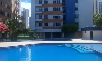 Apartamento reformado na Varjota com 3 quartos e 2 vagas de garagem com piscina