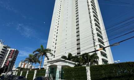 Apartamento em andar alto na melhor  localização do Cocó