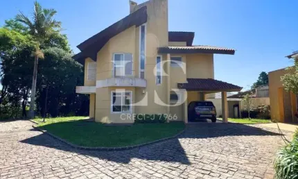 Sobrado para Venda em Guarapuava, Santa Cruz, 3 dormitórios, 1 suíte, 3 banheiros, 1 vaga