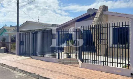 Casa para Venda em Guarapuava, São Cristóvão, 3 dormitórios, 1 suíte, 3 banheiros, 1 vaga