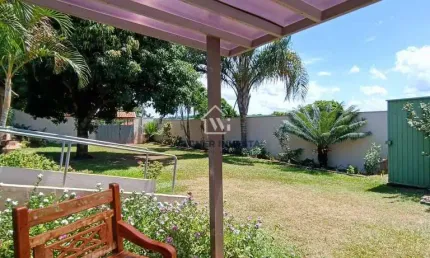 Chácara de 1000m² em Maringá com salão de festas + área gourmet com piscina + estacionamento pra 15