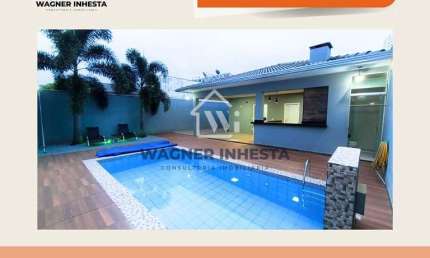 Casa com piscina aquecida à venda, com ar condicionado, cozinha planejada com eletros, área gourmet