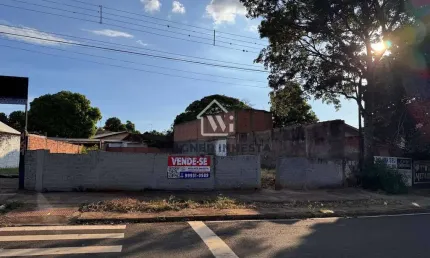 Ótimo Terreno COMERCIAL à venda na AV. Franklin Delano Roosevelt a 4 quadras da Av. Pedro Taques no