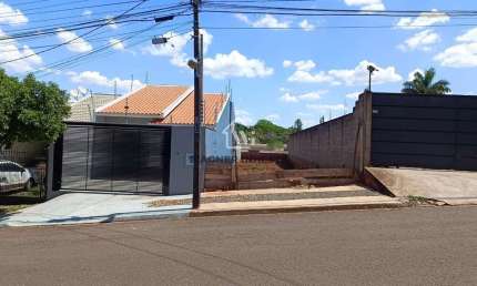Meio Terreno DESMEMBRADO com 192m²  à venda em Maringá, PR