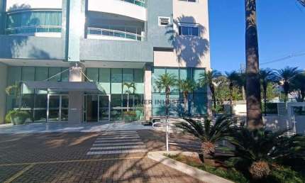 Vende apartamento com 3 suítes, sacada com churrasqueira, condomínio completo, localização privileg