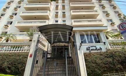 APARTAMENTO ALTO PADRÃO RECÉM REFORMADO EM LOCALIZAÇÃO PRIVILEGIADA.