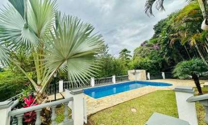 Maravilhosa casa no condomínio GRAN MORADA sobrado para venda tem 380 m² com 4 Suítes PISCINA