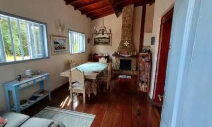 Linda Casa em estilo colonial mineiro para venda tem 250 m² com 3 quartos 2 suítes PISCINA com CHURRAQUEIRA na Vila Oliveira