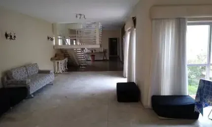 Sobrado para fins comerciais tem 473 m² com 4 quartos em Centro ideal para escritório/clinica/consultório/escola - Mogi das Cruzes