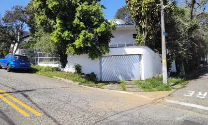 LINDA casa triplex para venda possui 540 m² com 4 quartos 2 suítes PISCINA na Vila Oliveira