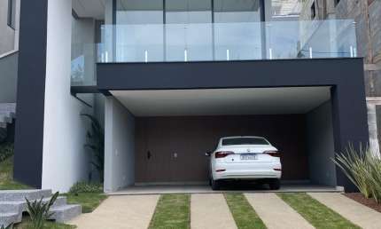 ÓTIMO Sobrado no Condomínio Bella Cittá Fazenda Rodeio para venda com 220 m² com 3 suítes