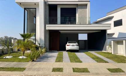ÓTIMO Sobrado no Condomínio Bella Cittá Fazenda Rodeio para venda com 220 m² com 3 suítes PISCINA