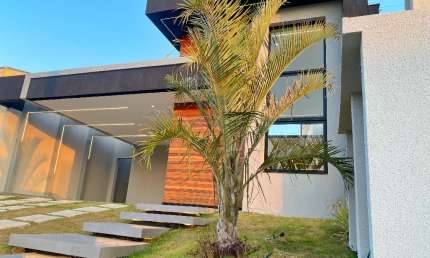 MARAVILHOSA casa TÉRREA no Residencial VENEZA para venda tem 175 m² 3quartos 1 suíte PISCINA/GOURMET