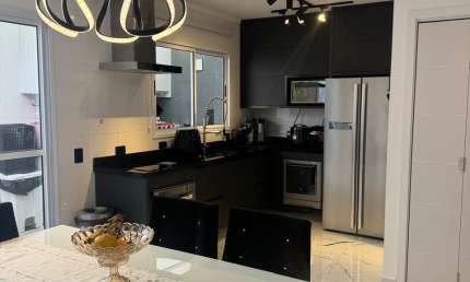 LINDA casa em Condomínio com 122 m² com 3 quartos 1suíte ESPAÇO GOURMET na Vila Oliveira