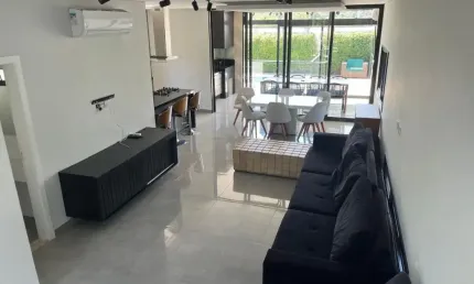 ÓTIMA  casa no Bella Cittá Villagio II com 220 m² 3 suítes Piscina e Gourmet