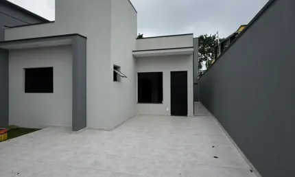 Linda casa térrea para venda em Cesar de Souza possui 80 m² com 3 quartos sendo 1 suíte