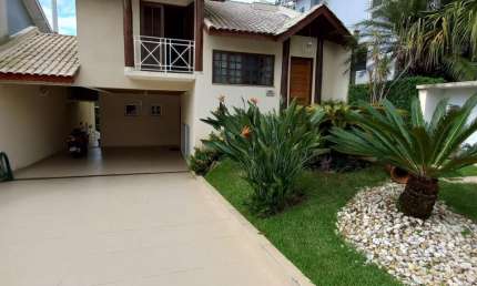 MARAVILHOSO sobrado para aluguel e venda com 280 m² com 3 suítes piscina e gourmet no ARUÃ