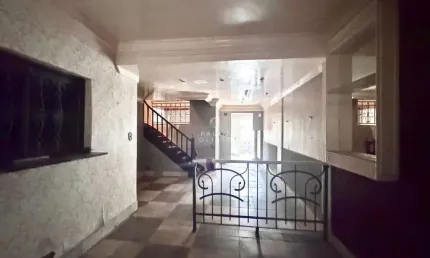 Casa à venda em São Paulo-SP, Bela Vista, com 3 quartos, 1 suíte, 3 salas, 2 banheiros, 1 vaga de garagem, 175m². Localização privilegiada em frente à