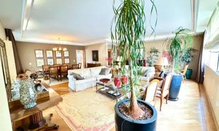 Imperdível apartamento à venda em Higienópolis, São Paulo-SP: 3 quartos, 1 suíte, 4 salas, 3 banheiros, 2 vagas de garagem, 212m².