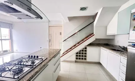 Luxuosa Cobertura Duplex em Higienópolis - SP  2 Quartos, 1 Suíte, 4 Salas, 4 Banheiros, 2 Vagas  145m²  Churrasqueira, Hidro, Piscina, Quadra  Confira!