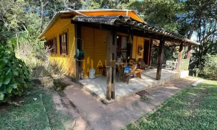Casa com Piscina em terreno 2.000m², 3 qts - Cond. Aldeia