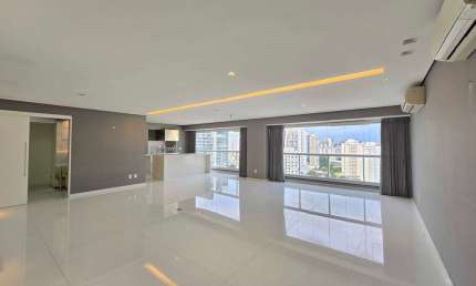 Apartamento de 161m² com 3 suítes e 3 vagas na rua Fábia, Vila Romana