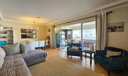 Apartamento de 162m², com 4 dormitórios, sendo 2 suítes e 3 vagas no condomínio liv