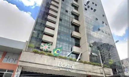Sala comercial para alugar na Rua Emiliano Perneta, 297, Centro, Curitiba por R$ 3.500