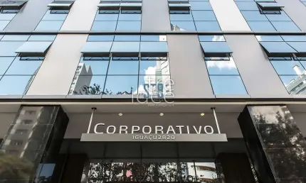 Sala comercial para alugar na Avenida Iguaçu, 2820, Água Verde, Curitiba por R$ 138.870