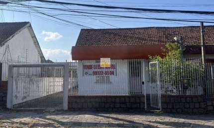 Casa comercial com edicula nos fundos no bairro passo da areia