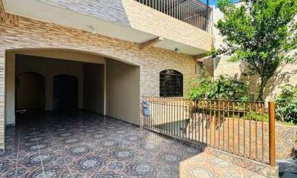 Alugo Para Fins Comerciais - Casa Rua Emílio Moreira.